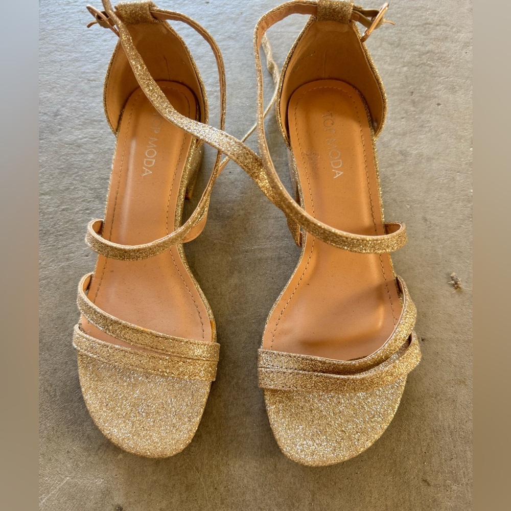 Gold glitter low heel sandals, size 6
